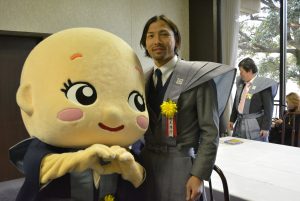サッカー元日本代表の鈴木隆行選手だよ! とっても背が高くて、ぼくもドキドキしちゃったよ